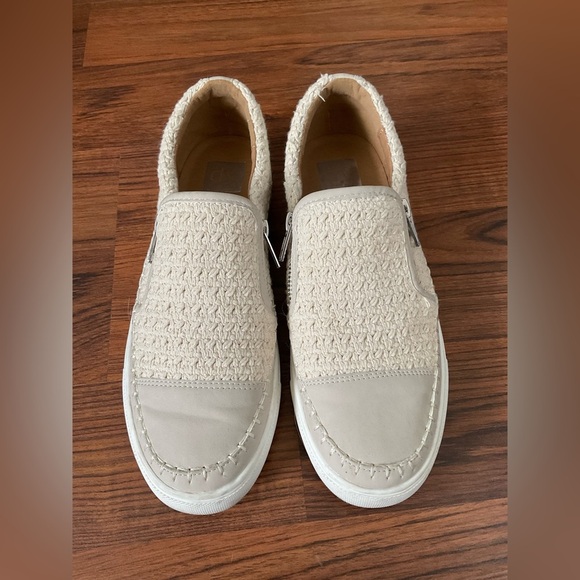 Dolce Vita Cream and White Textured Sneakers - Picture 3 of 6